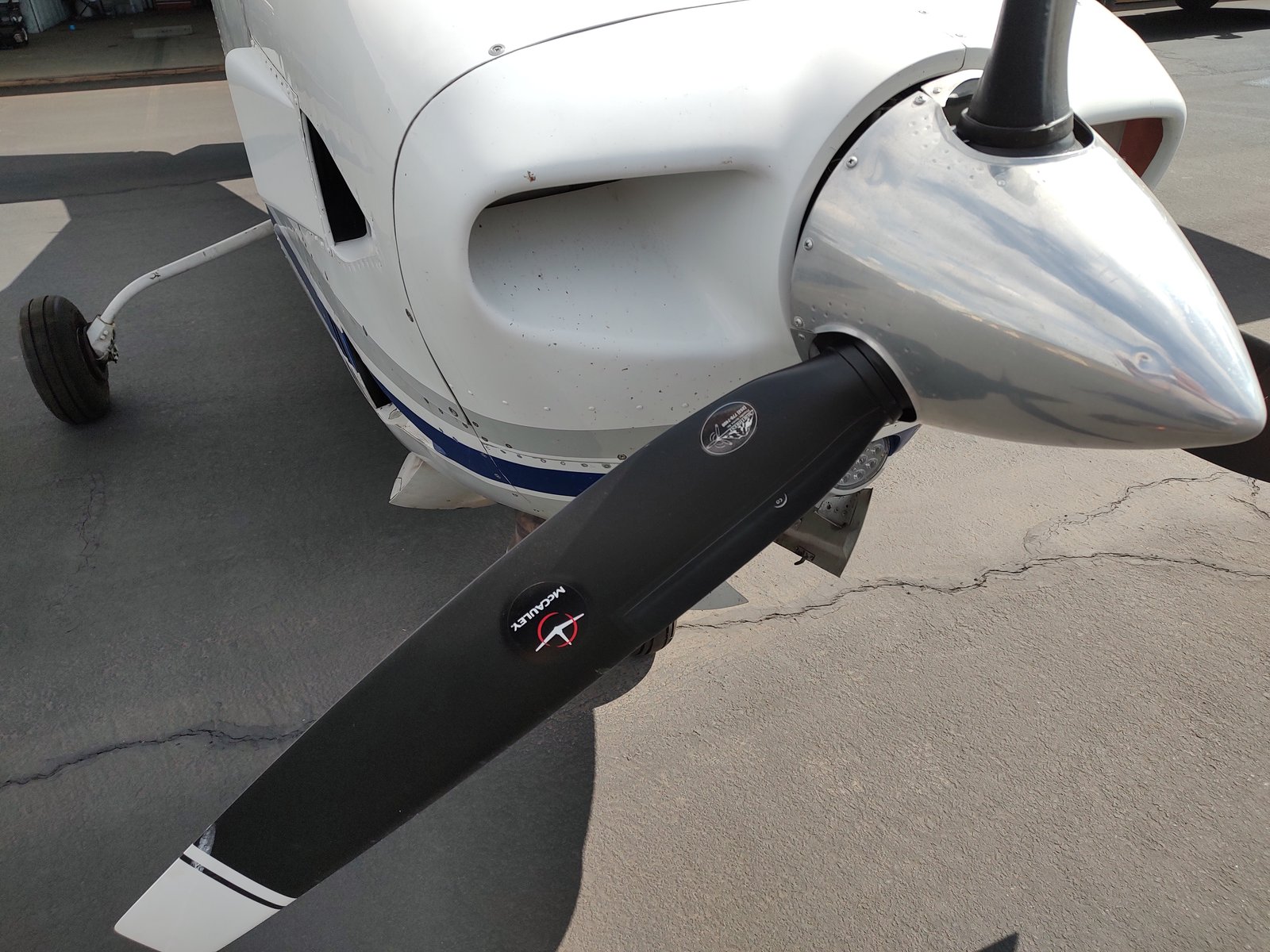 Propeller and spinner P210 propeller and nose