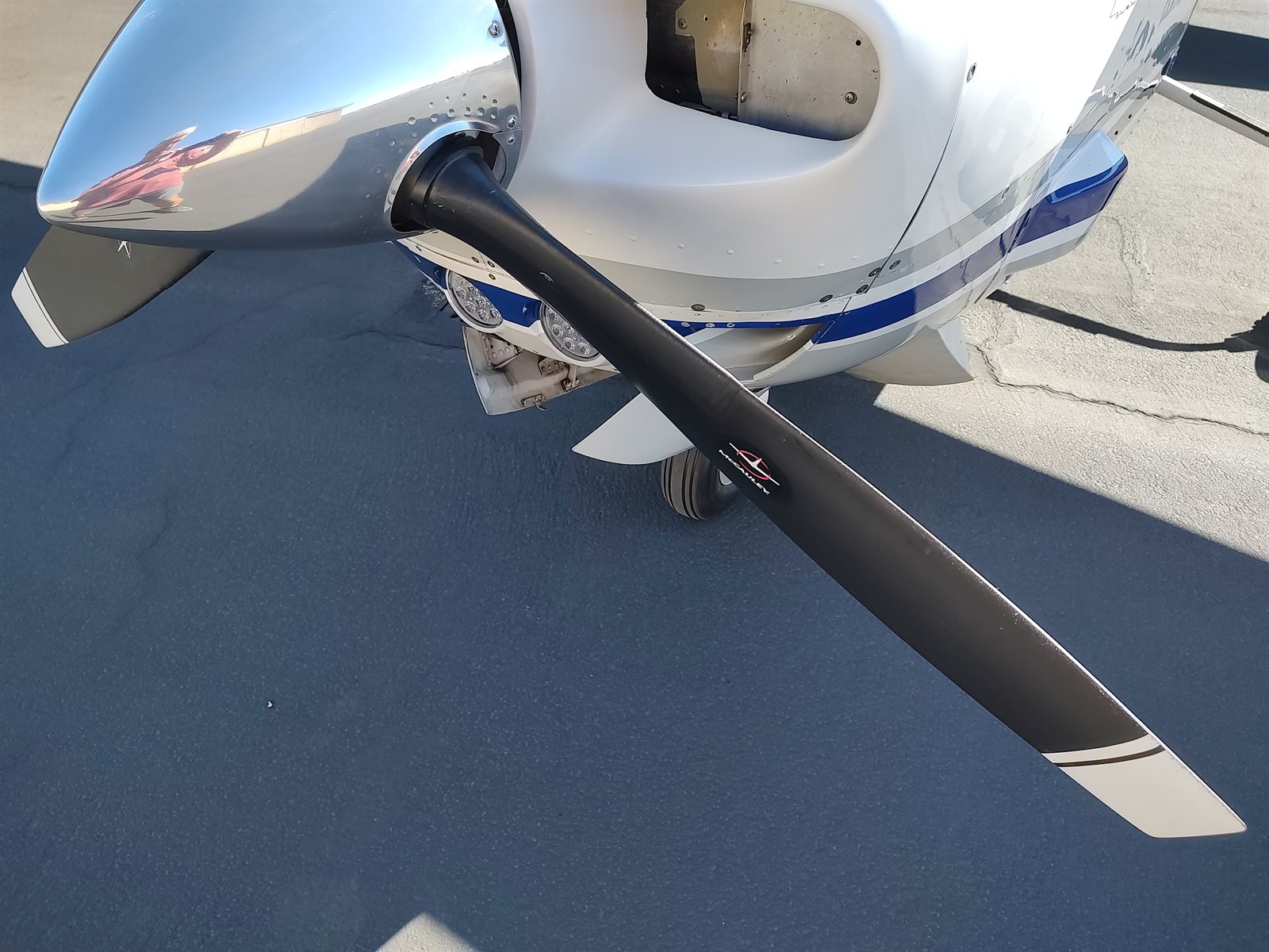 Propeller and spinner P210 propeller and nose